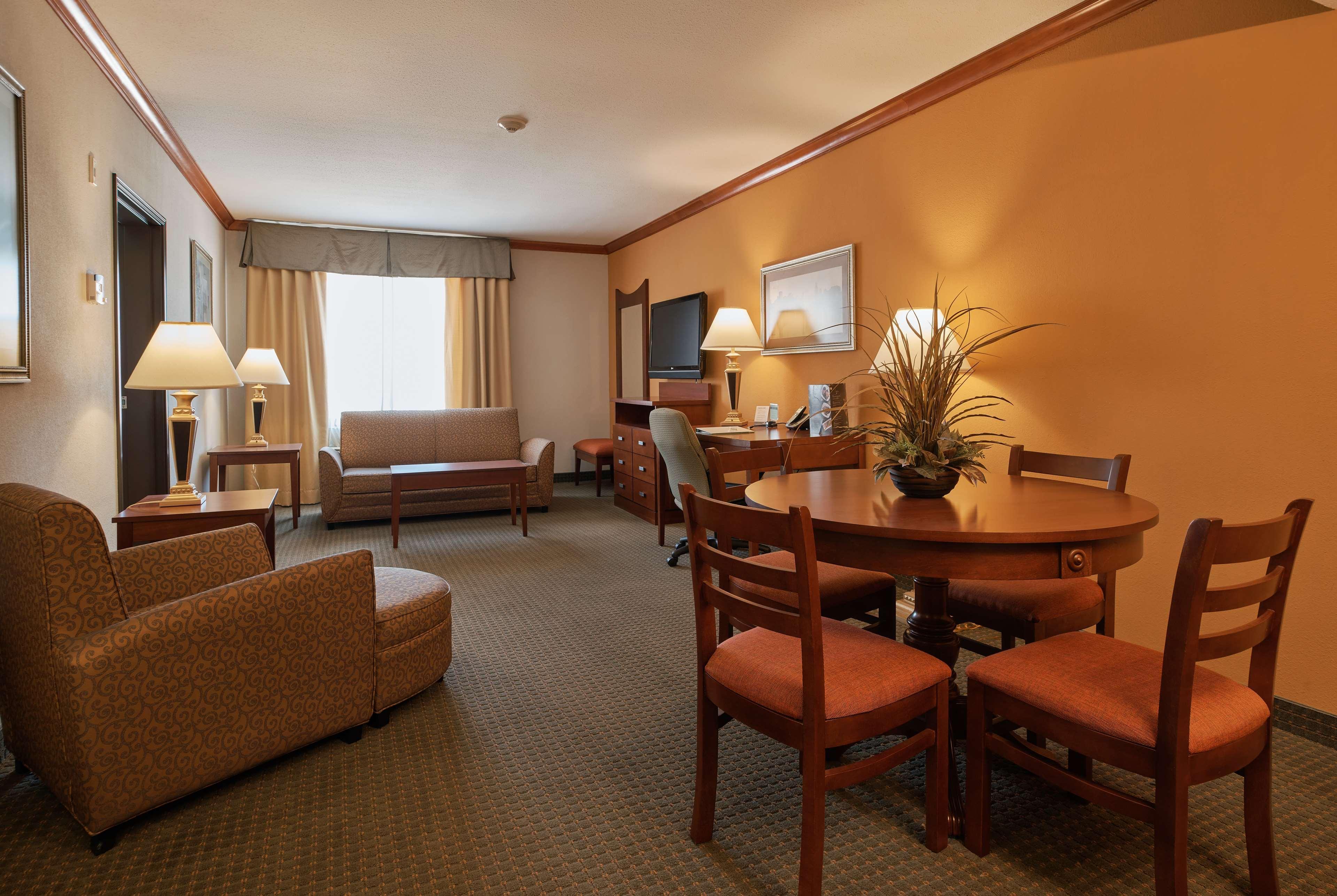 Wingate By Wyndham Chihuahua Hotel Exterior photo