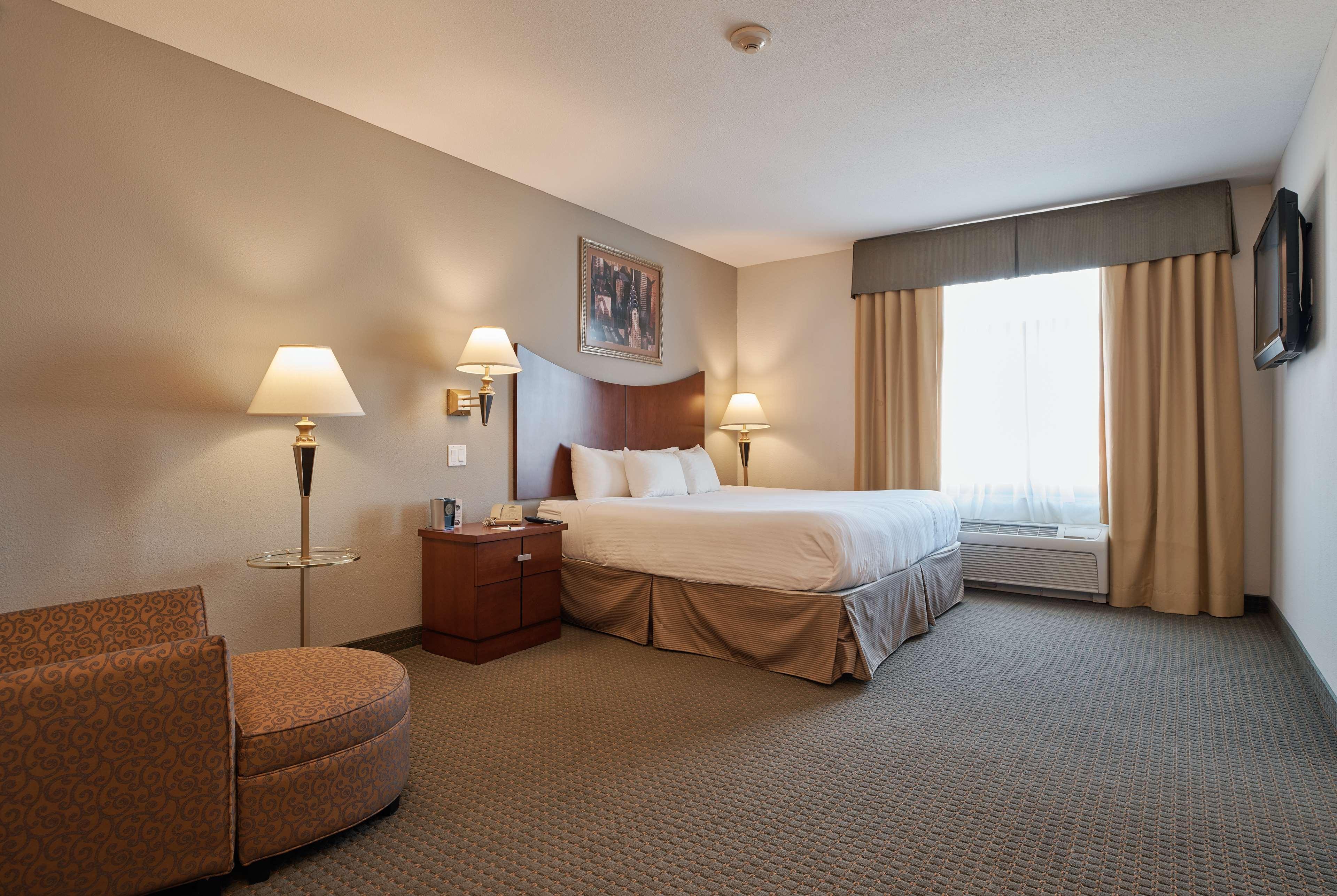 Wingate By Wyndham Chihuahua Hotel Exterior photo