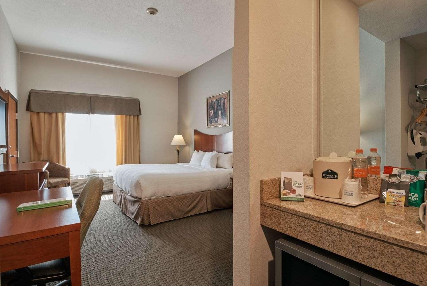 Wingate By Wyndham Chihuahua Hotel Exterior photo