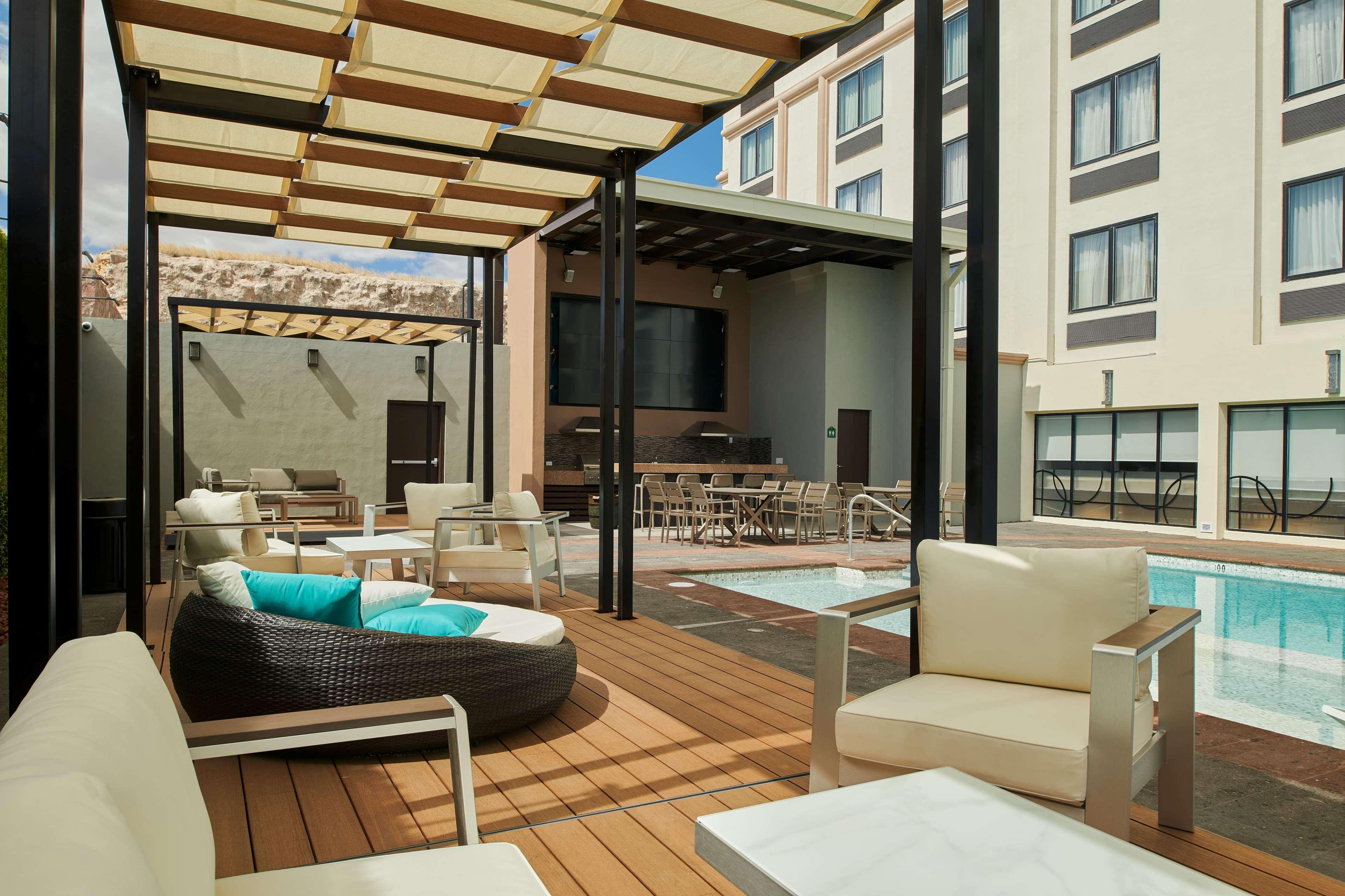 Wingate By Wyndham Chihuahua Hotel Exterior photo