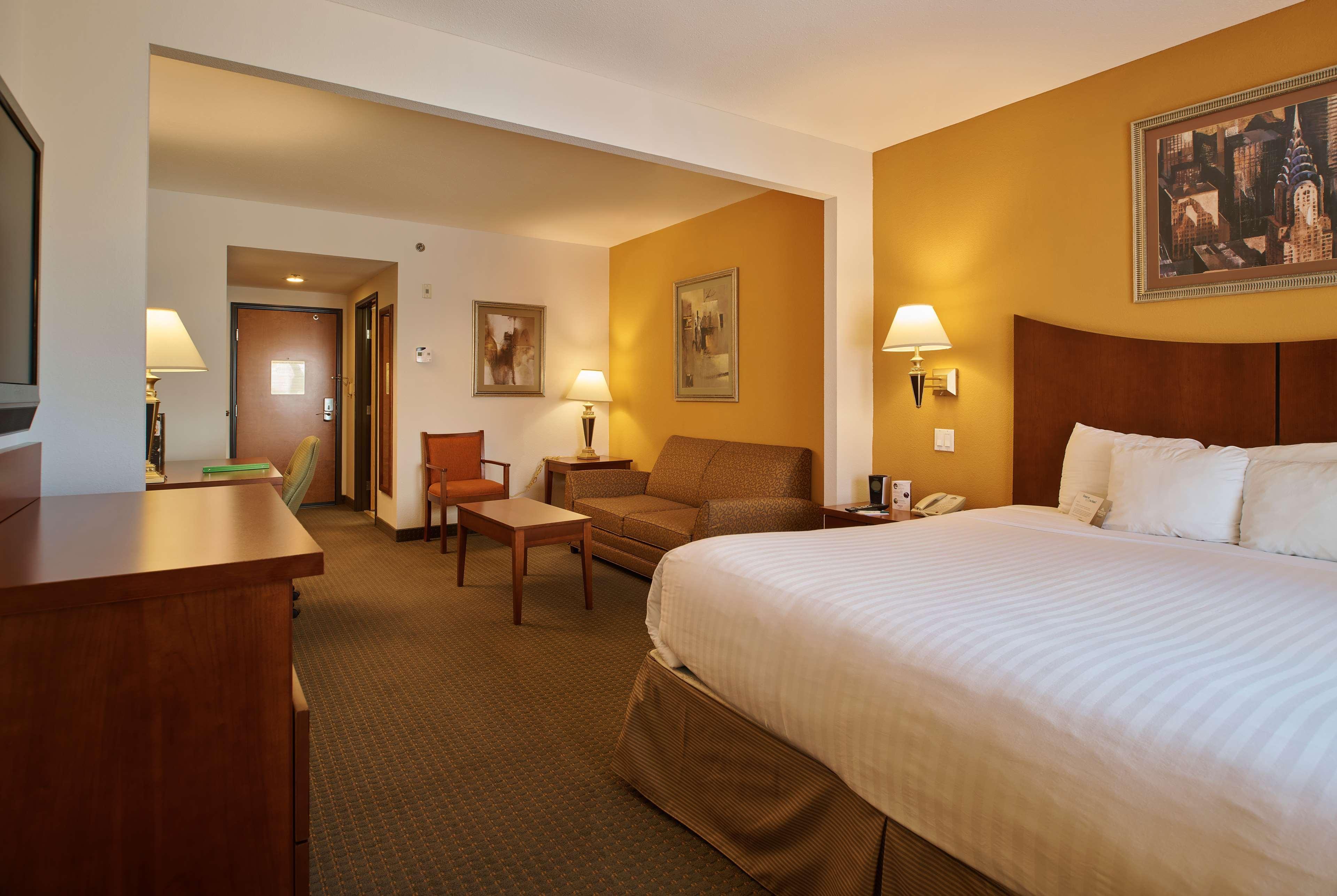 Wingate By Wyndham Chihuahua Hotel Exterior photo