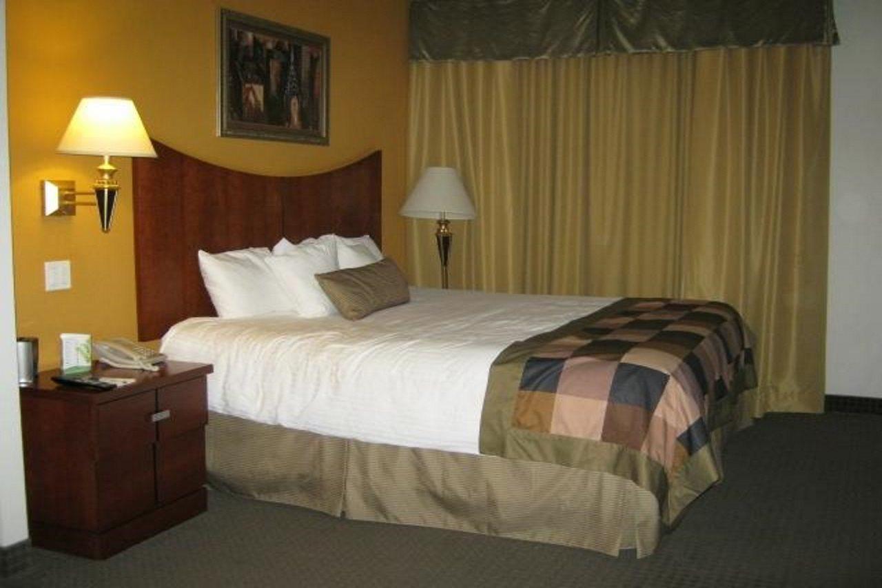 Wingate By Wyndham Chihuahua Hotel Exterior photo
