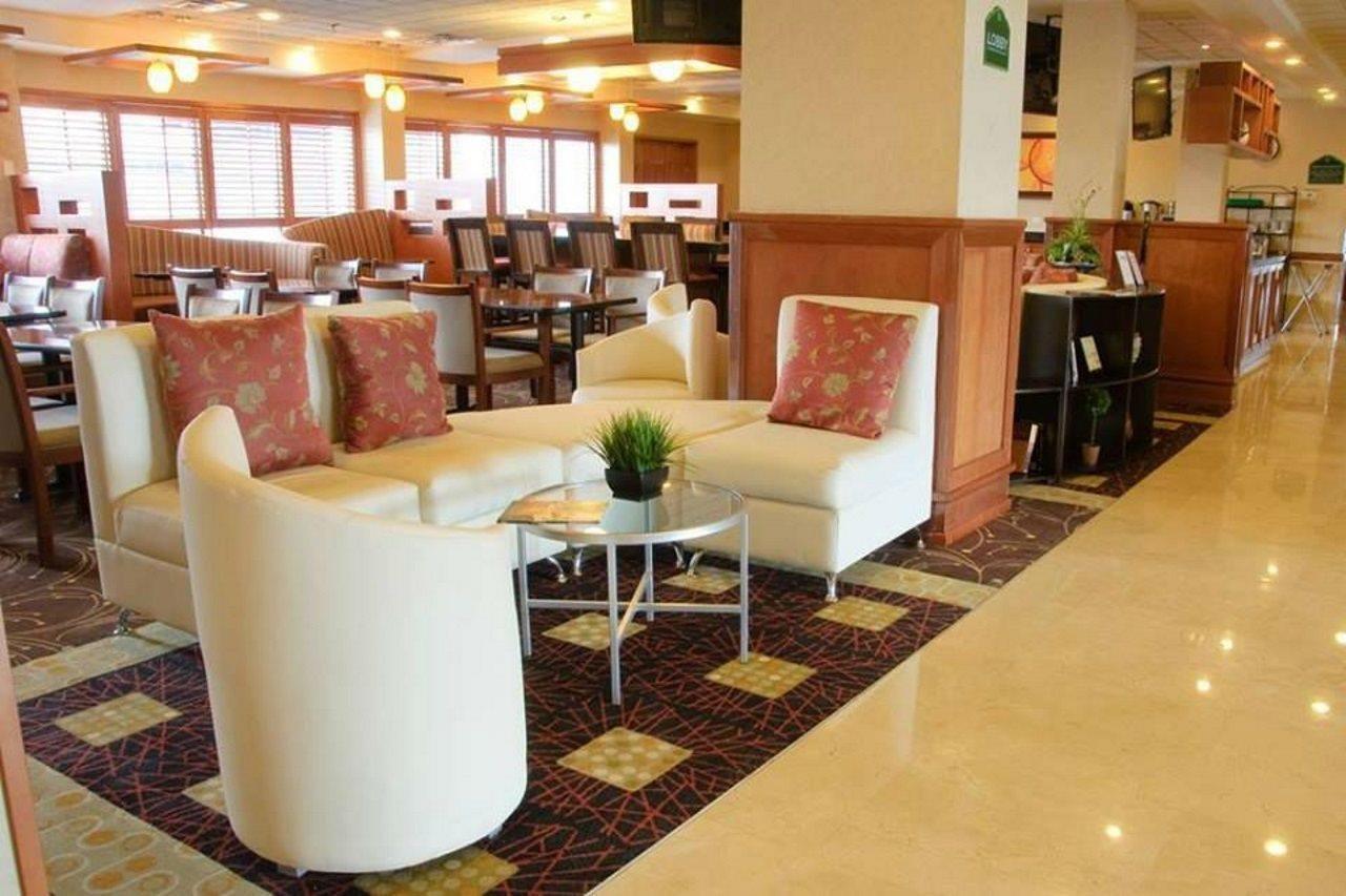 Wingate By Wyndham Chihuahua Hotel Exterior photo