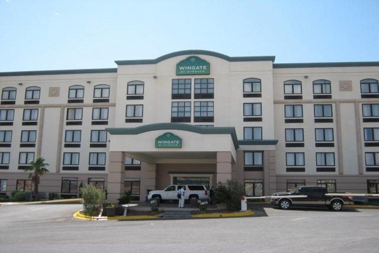 Wingate By Wyndham Chihuahua Hotel Exterior photo