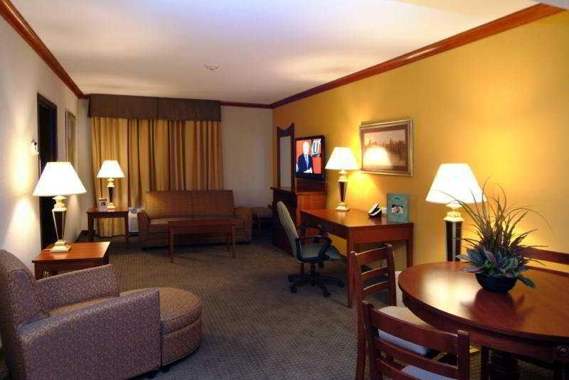 Wingate By Wyndham Chihuahua Hotel Exterior photo