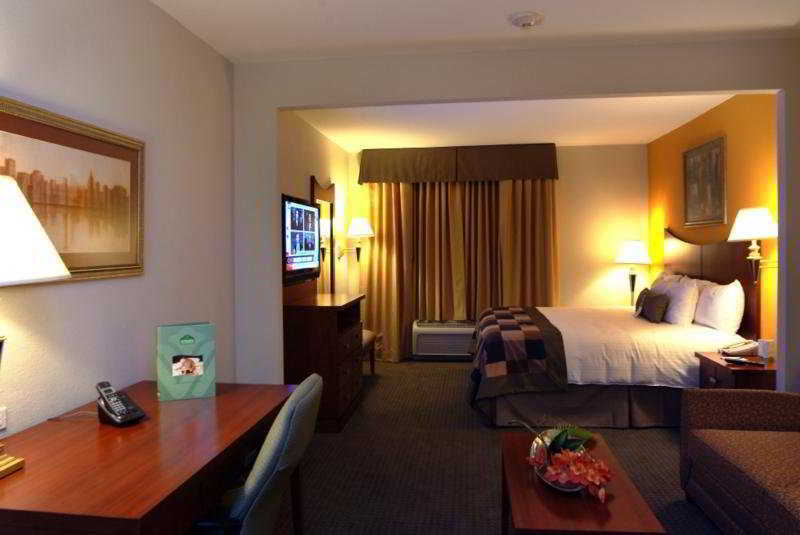 Wingate By Wyndham Chihuahua Hotel Exterior photo