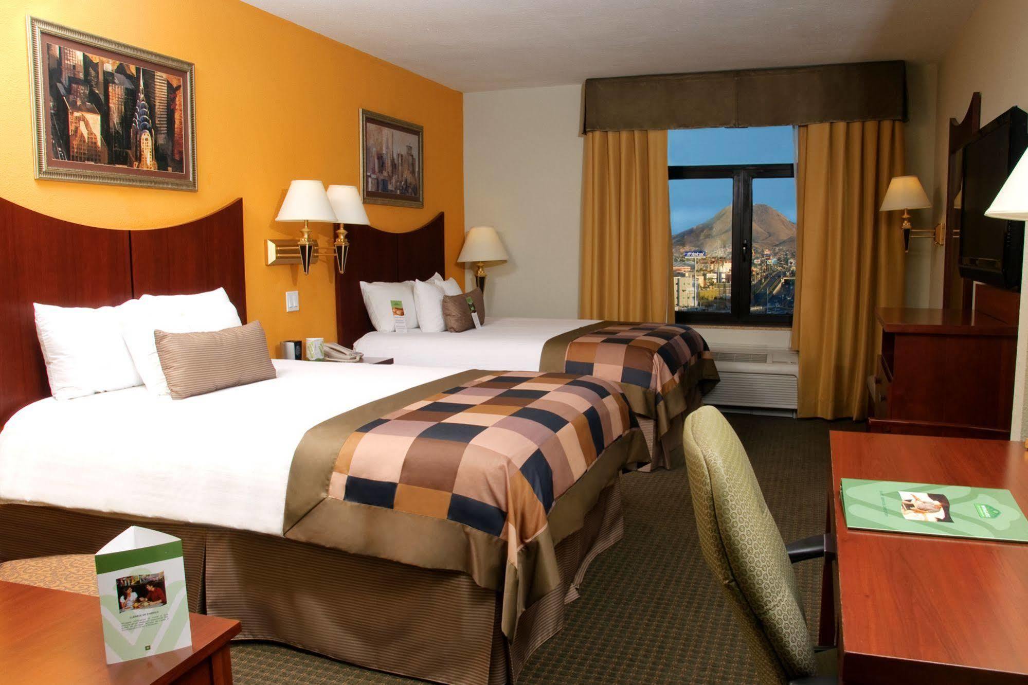 Wingate By Wyndham Chihuahua Hotel Exterior photo