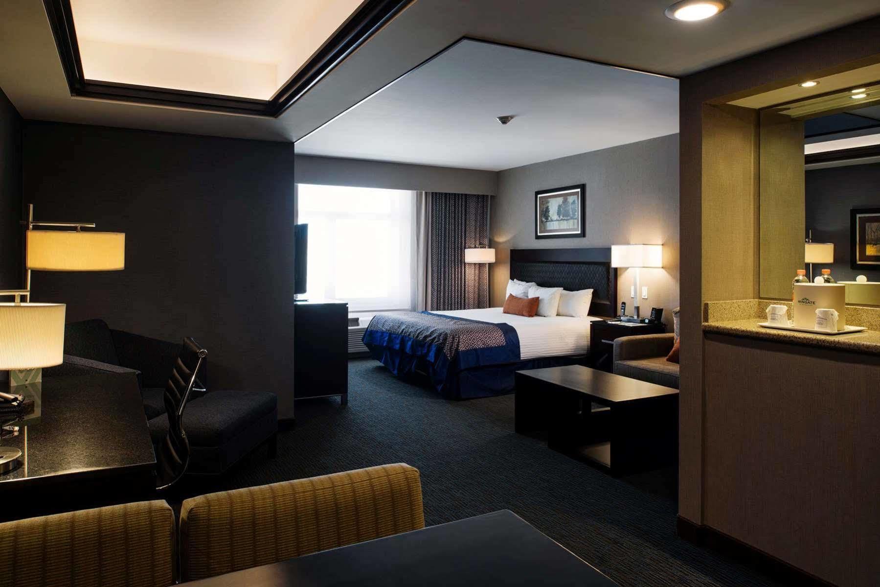 Wingate By Wyndham Chihuahua Hotel Exterior photo