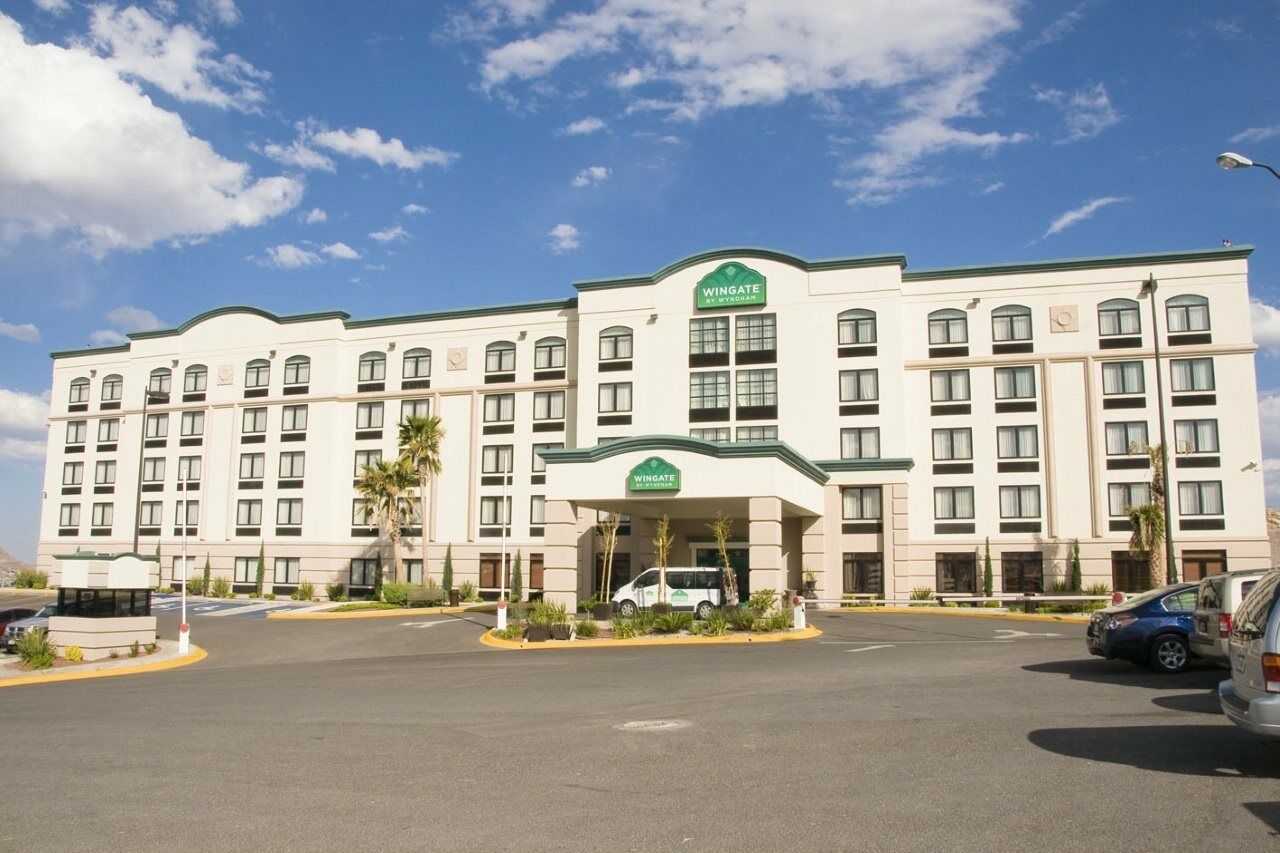 Wingate By Wyndham Chihuahua Hotel Exterior photo
